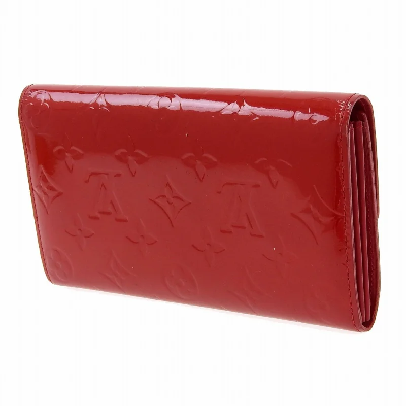 Louis Vuitton handbags with a metal - framed clasp for durabilityLouis Vuitton Red Patent leather  wallet accessories