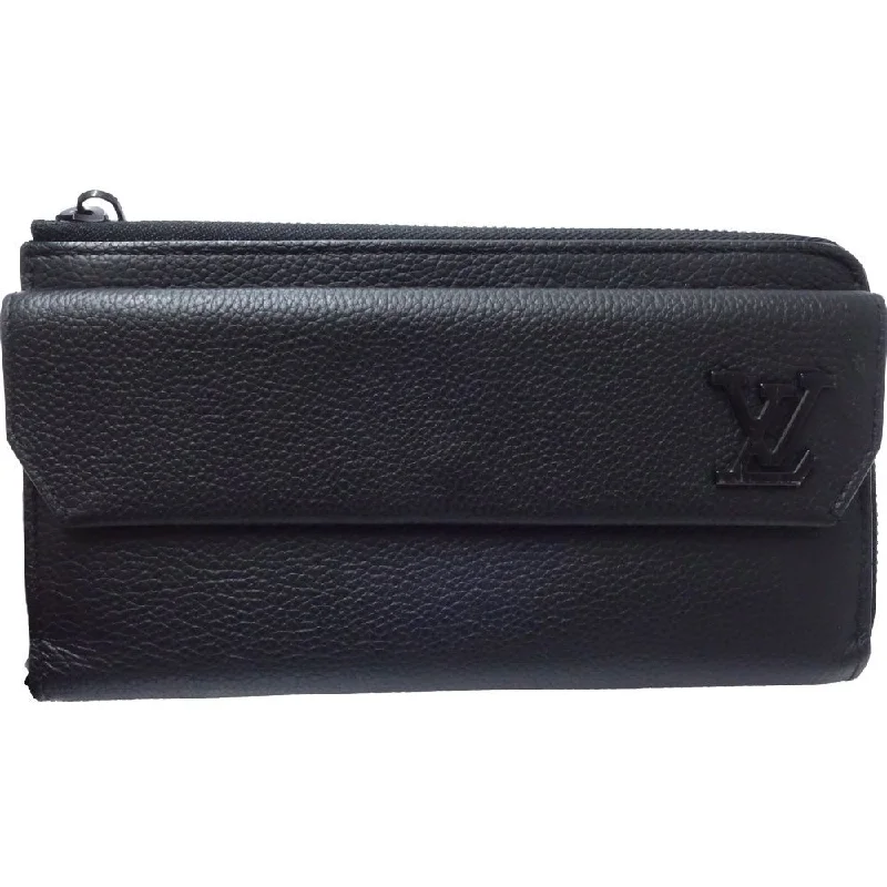 Louis Vuitton backpacks with a padded laptop compartment for travelLouis Vuitton Aerogram Zippy Wallet