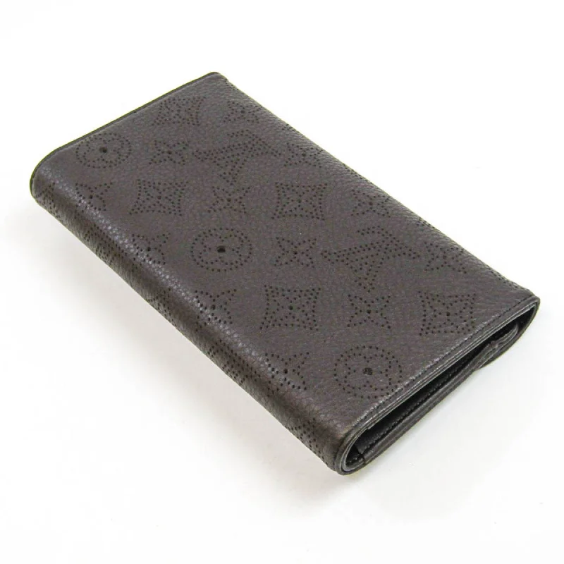 Louis Vuitton Alma bags with a monogram - embossed leather surfaceLouis Vuitton Brown Leather Amelia wallet accessories