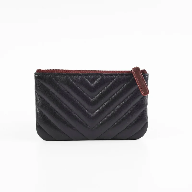 Chanel bags with modern touchesChanel Small Chevron Black O Case