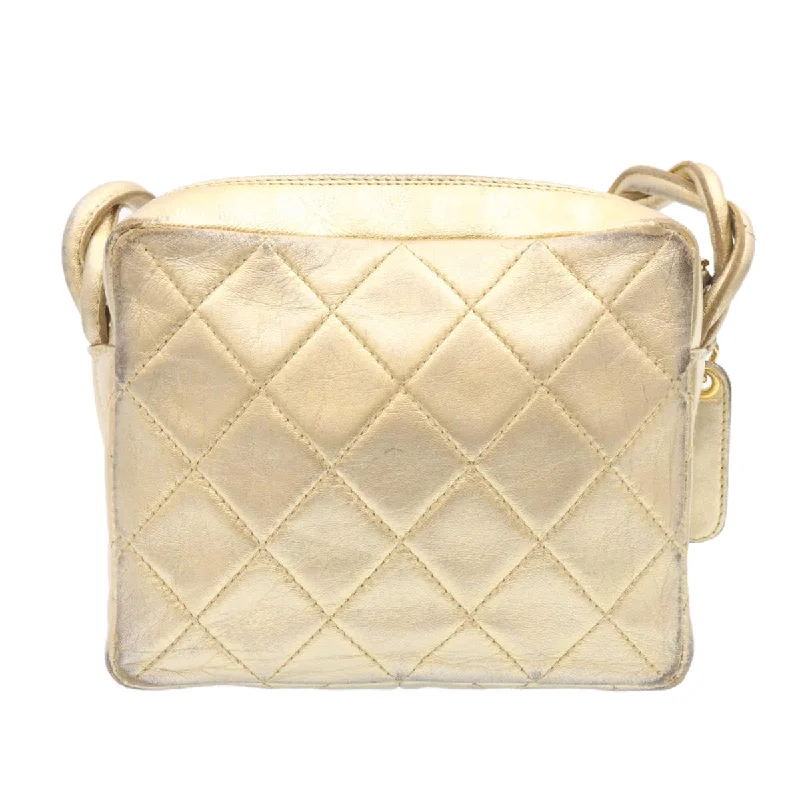 Chanel classicCHANEL Lamb Skin Matelasse Shoulder Bag Gold CC Auth am1684gA