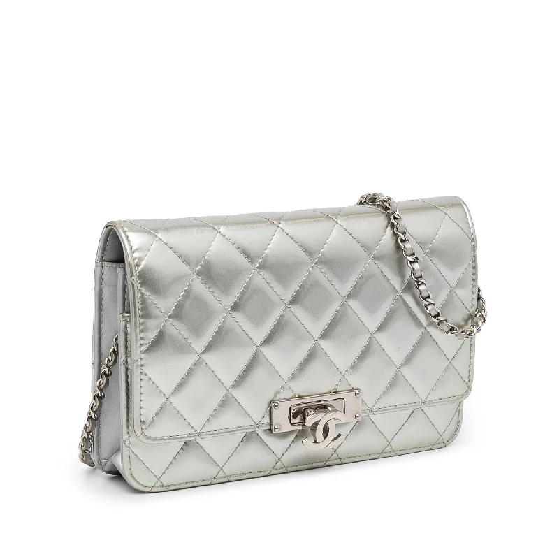 Chanel bags for the minimalist fashionChanel Patent Quilted Golden Class Double CC Wallet on Chain (0mnHhG)