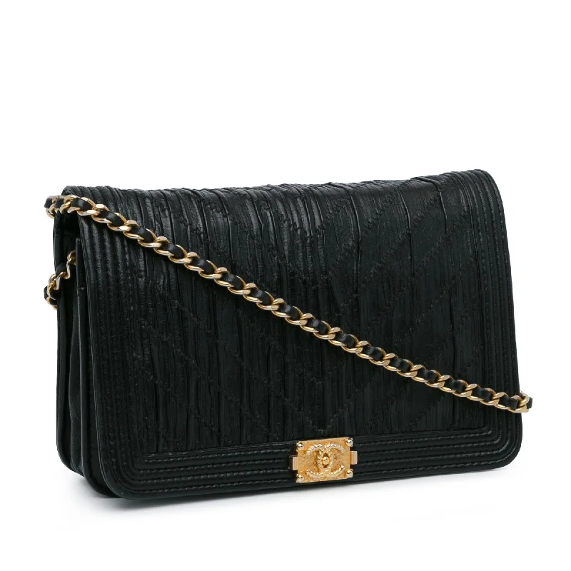 Chanel bags for women who appreciate fine craftsmanshipChanel Pleated Crumpled Chevron Le Boy Wallet On Chain (QUHsjg)