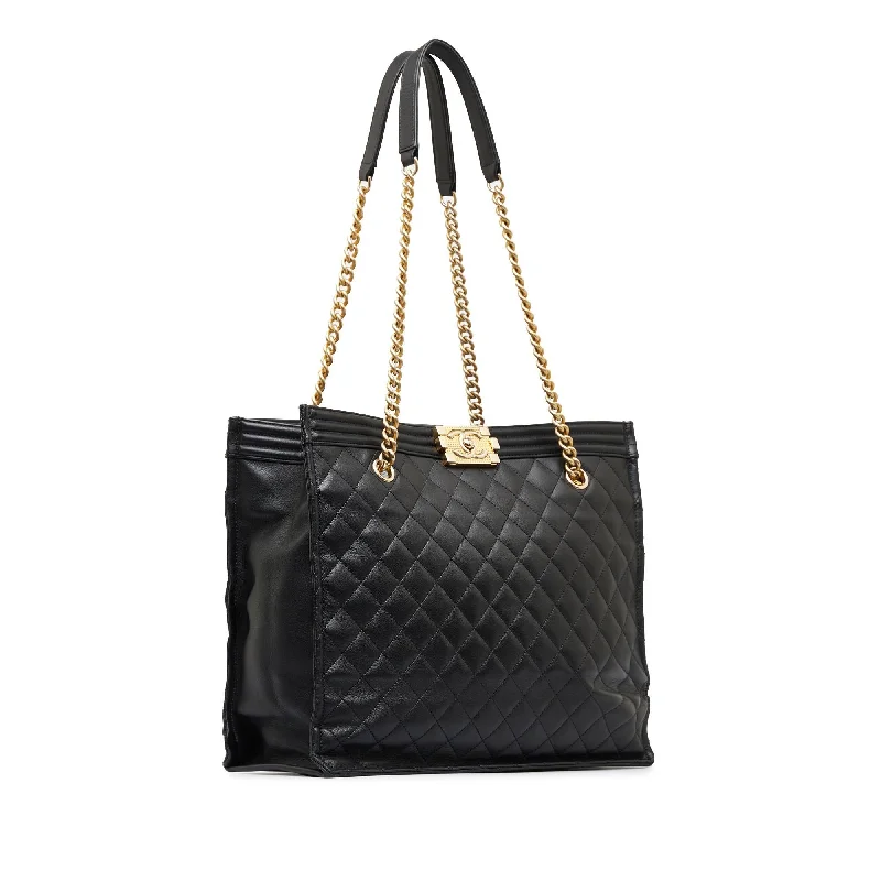 Chanel bags perfect for everyday elegChanel Quilted Boy Shopper Tote (8Epdbv)