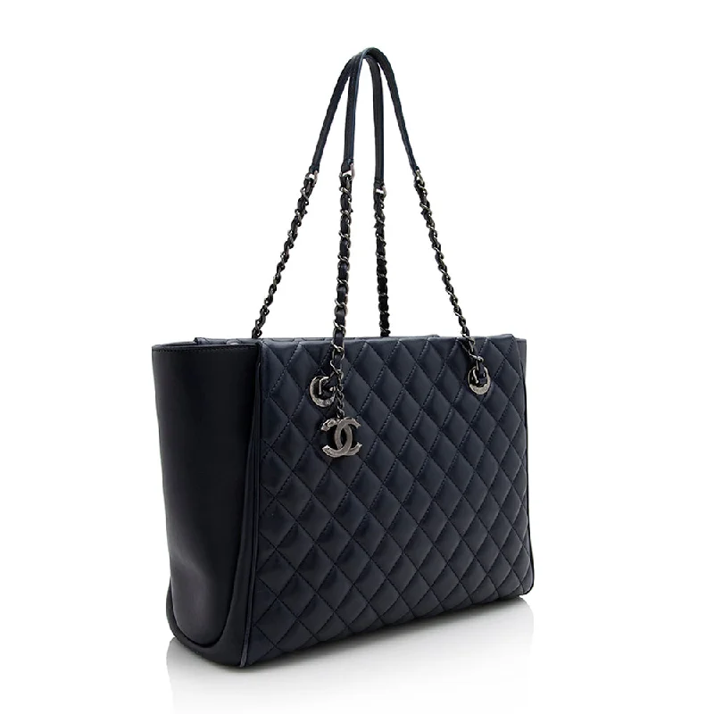 Chanel bags with iconic stitching detailsChanel Quilted Lambskin CC Zip Large Tote (21917)