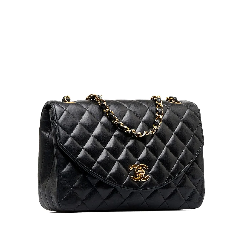 Chanel bags with classic and elegant designsChanel Quilted Lambskin Half Moon Single Flap (pMeycG)