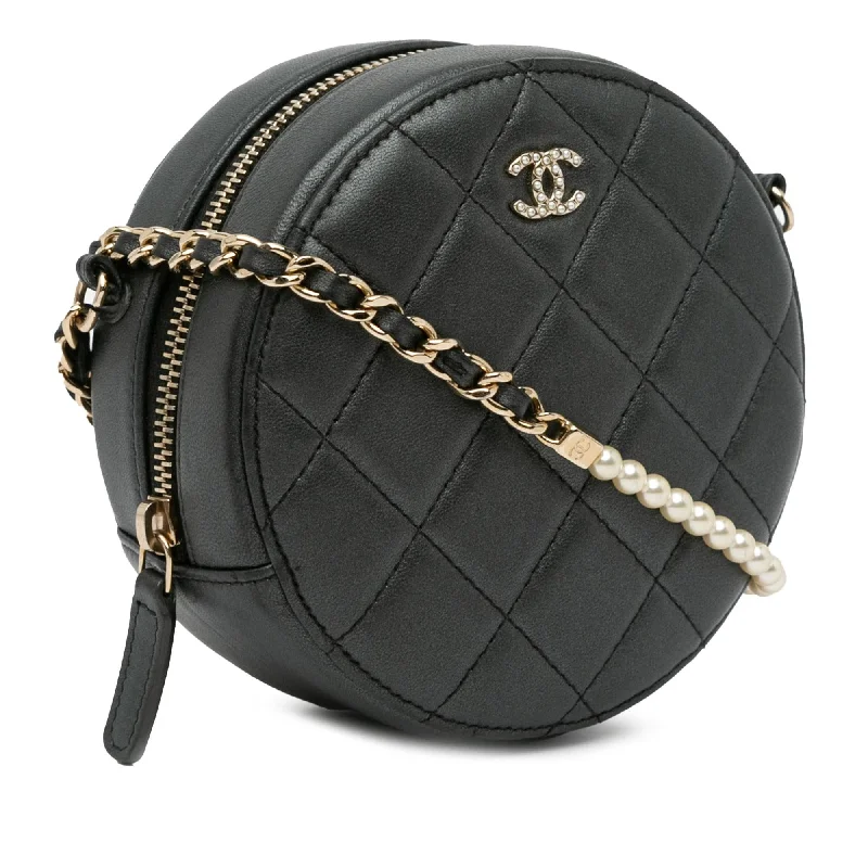 Chanel Colorful Handbag for Spring OutfitsChanel Quilted Lambskin Round Pearl Clutch with Chain (gvPaNX)