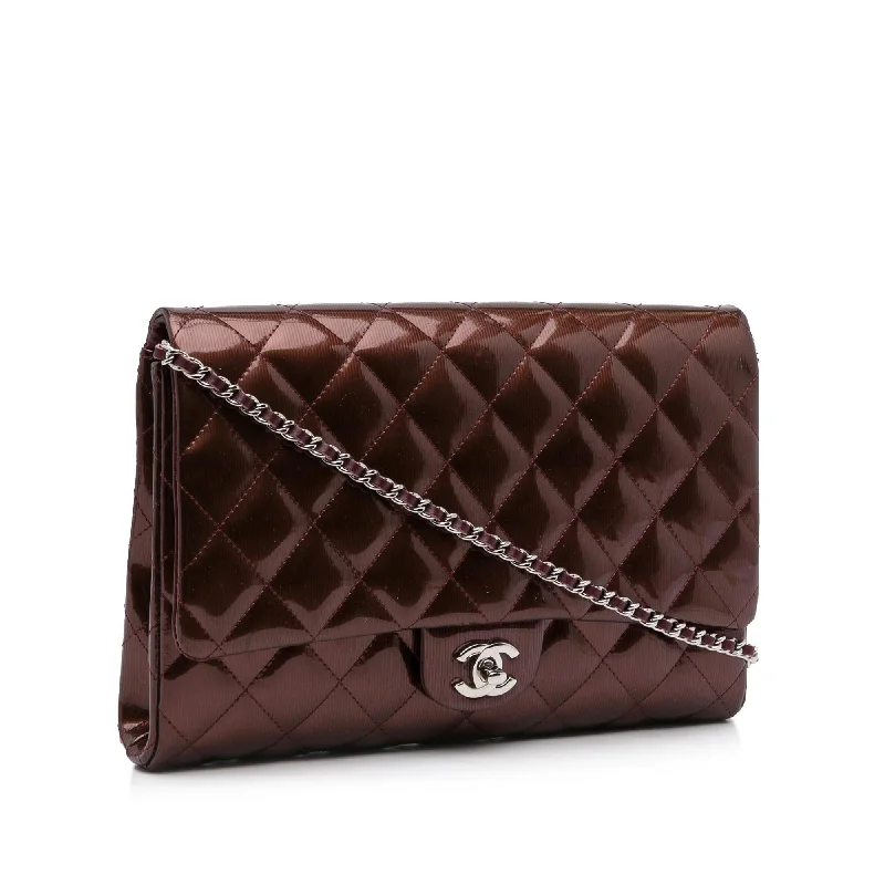 Chanel bags with iconic gold chainsChanel Quilted Patent Clutch With Chain (J73nHn)