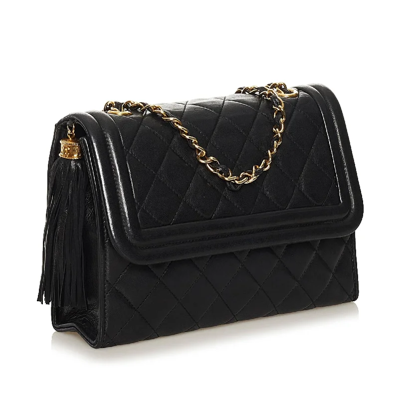 Chanel Quilted Leather Shoulder Bag for FashionistasChanel Quilted Tassel Leather Flap Bag (36770)