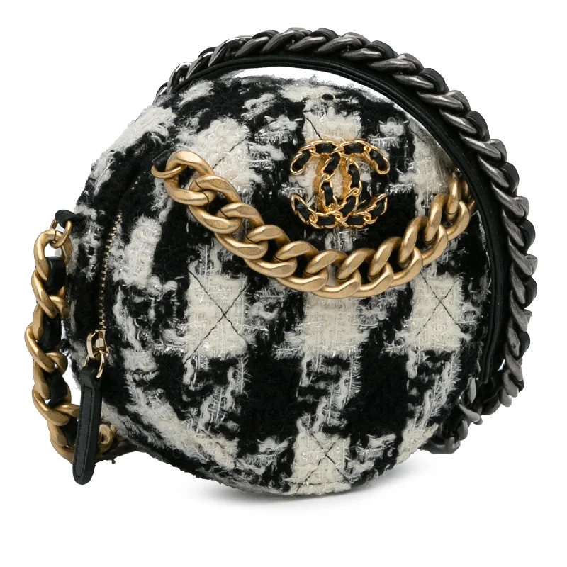 Chanel bags with intricate metal hardwareChanel Round Tweed 19 Clutch with Chain and Lambskin Coin Purse (QcxD1I)