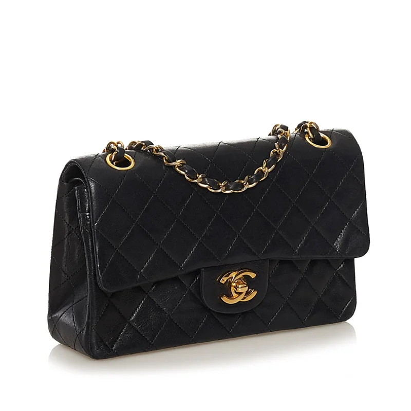 Chanel Lightweight Handbag for Daily ErrandsChanel Small CC Matelasse Lambskin Flap Bag (35134)