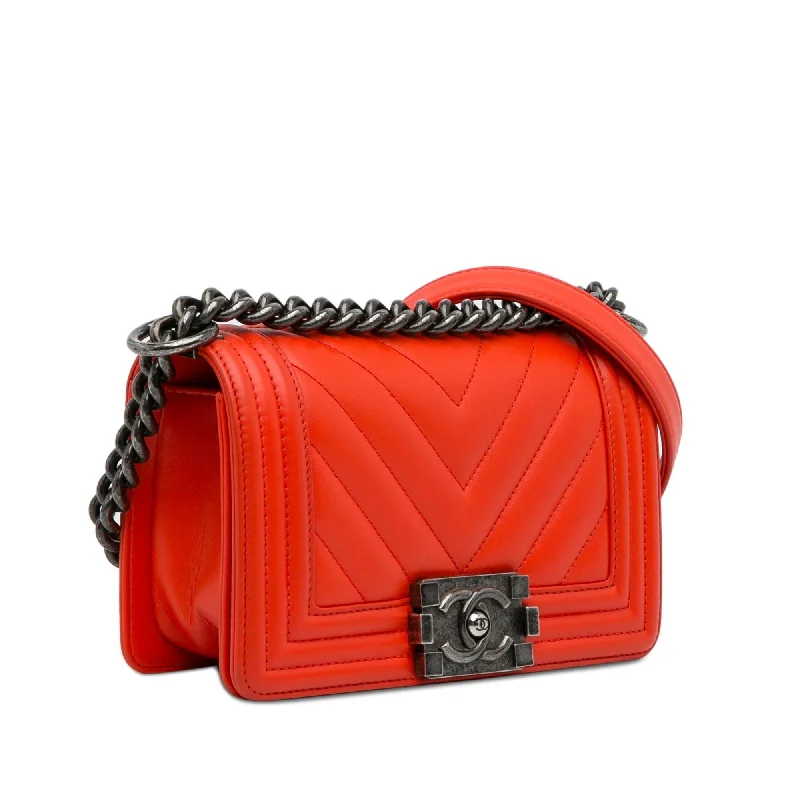 Chanel bags for women with minimalist styleChanel Small Chevron Boy Flap Bag (i5iuzh)