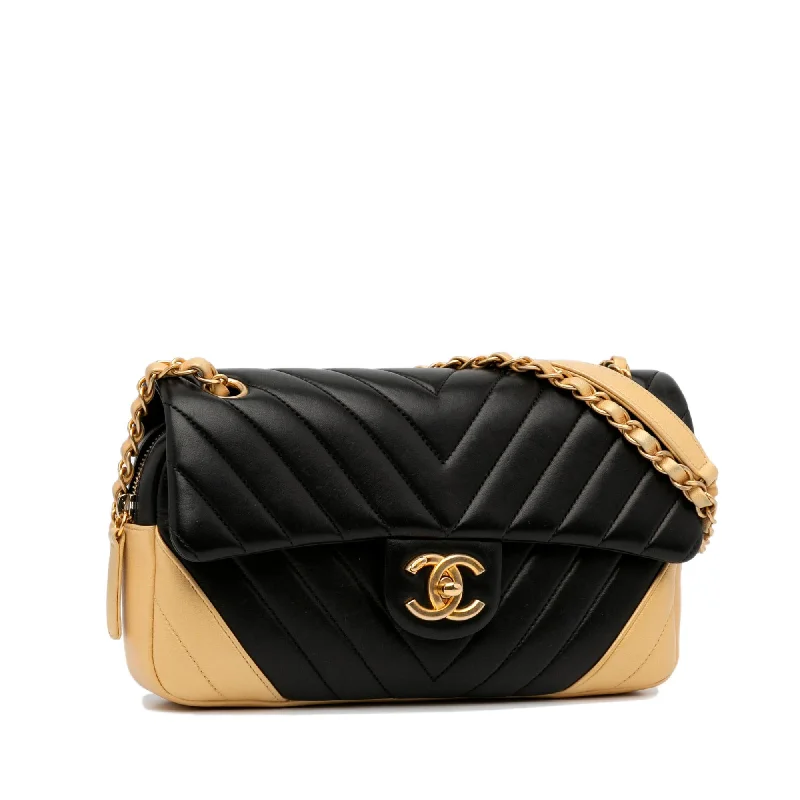 Chanel bags in luxury boutiques worldwideChanel Small Chevron Lambskin Single Flap (P98Q6l)