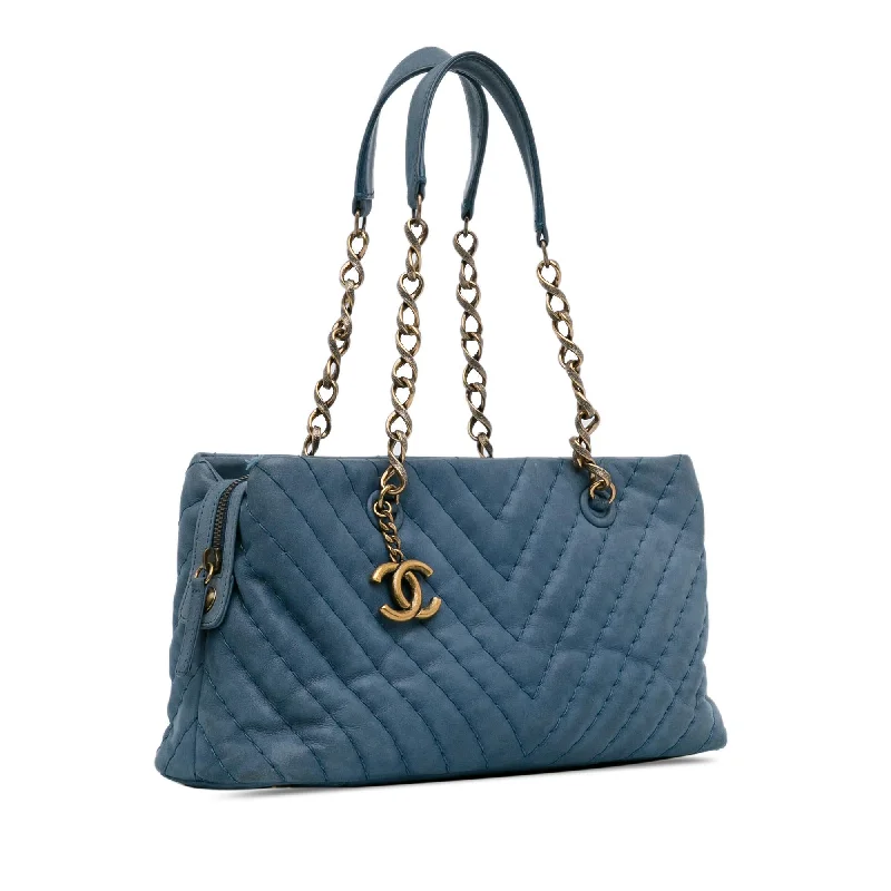 Chanel bags with classic and elegant designsChanel Small Chevron Surpique Iridescent Calfskin Tote (sHtll6)