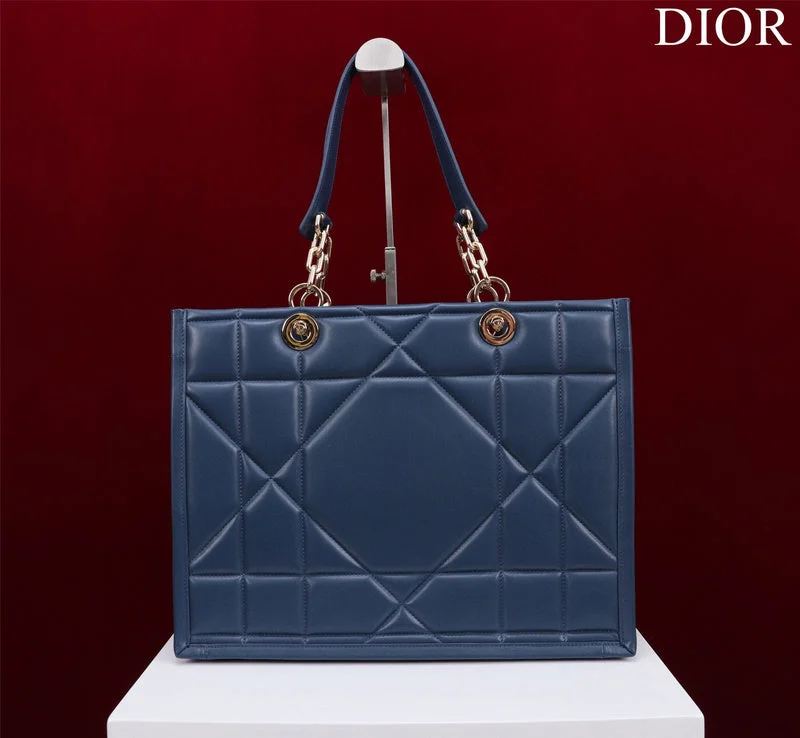 Luxury Christian Dior crossbody bags with a chain - link strapDior Bag