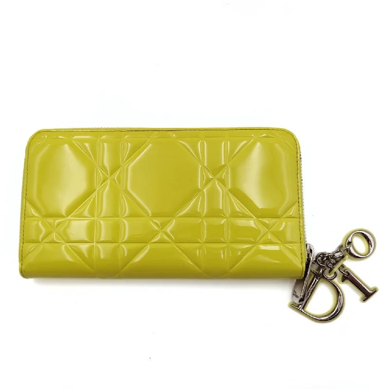 High - fashion Christian Dior bags with a geometric patternChristian Dior Christian Lady wallet in yellow patent leather