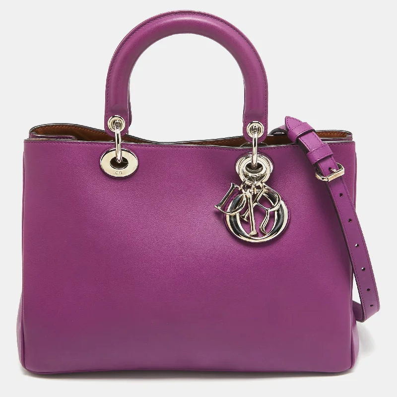 Christian Dior tote bags with a printed Dior logo on the frontDIOR Purple Leather Medium issimo Shopper Tote